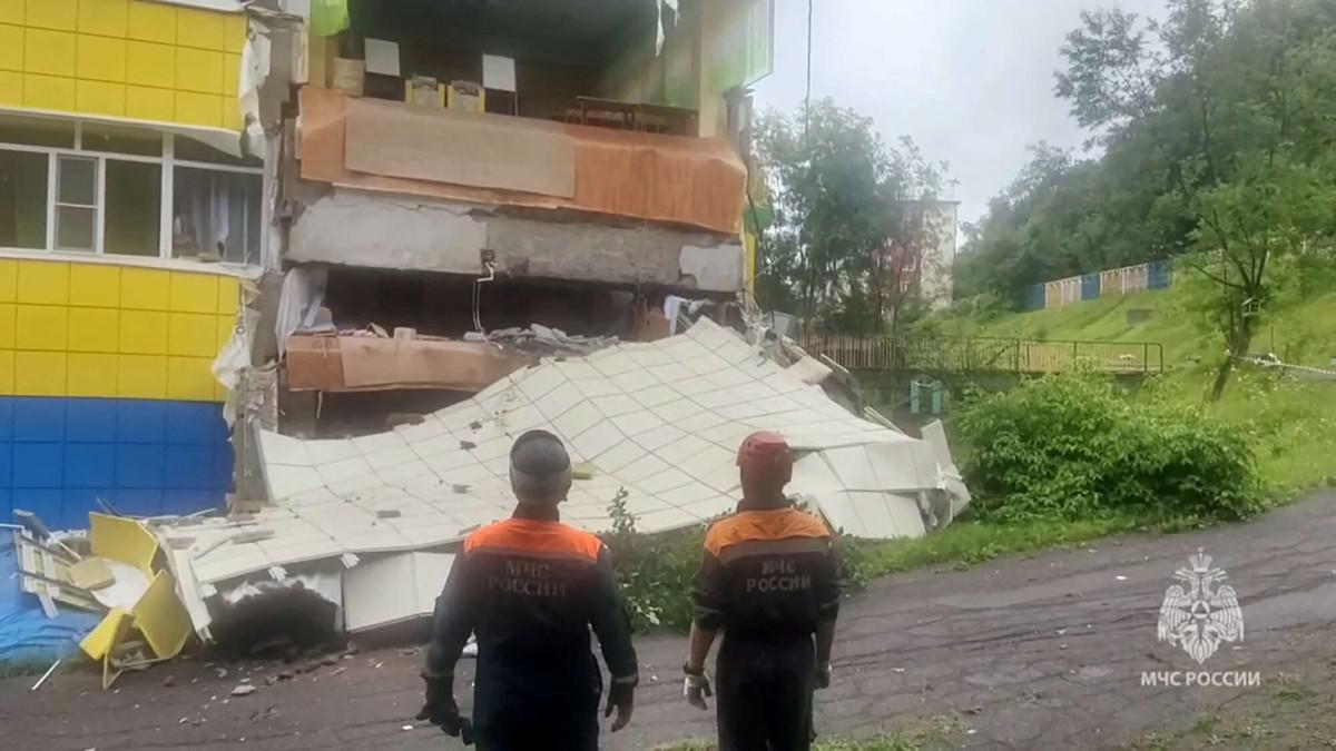 تأهب لتسونامي بعد الزلزال