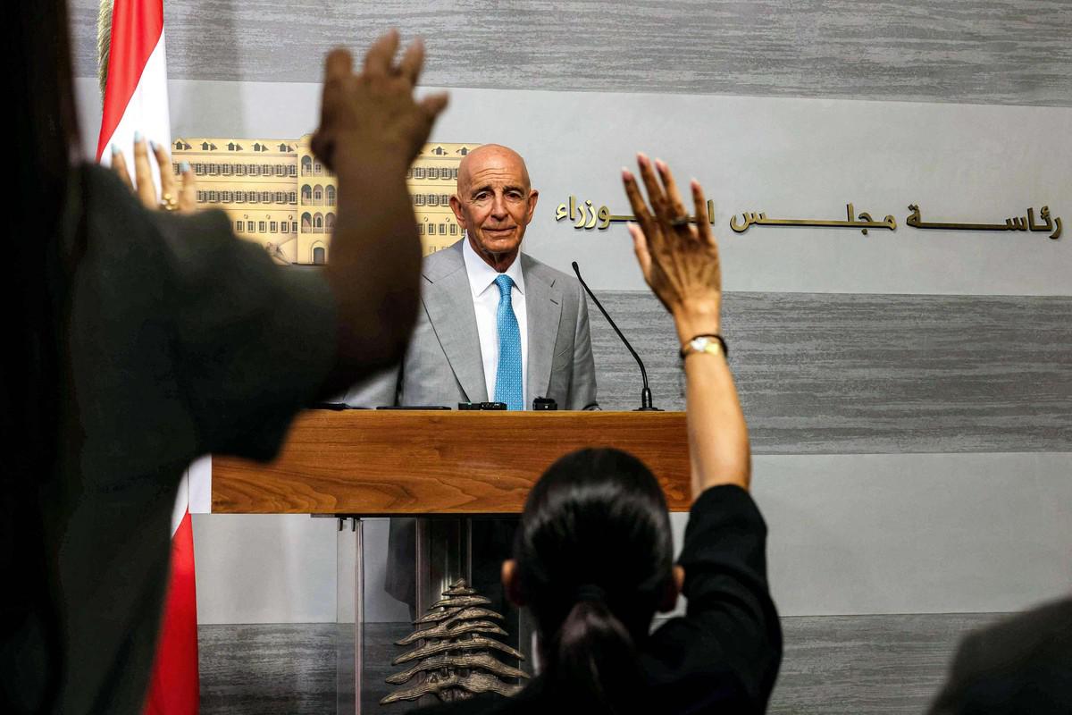 باراك يخفف الضغوط على الحكومة اللبنانية