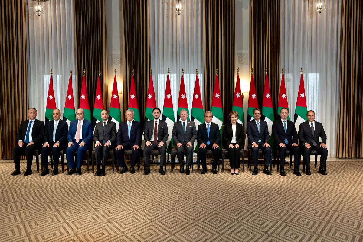 عشرة وزراء جدد ينضمون إلى حكومة جعفر حسّان 