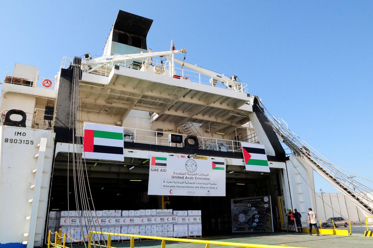 الدعم الانساني يأتي ضمن عملية  الفارس الشهم 3