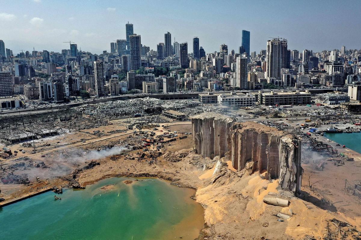 في الرابع من أغسطس 2000 صارت بيروت تُرى كما لم تر من قبل 