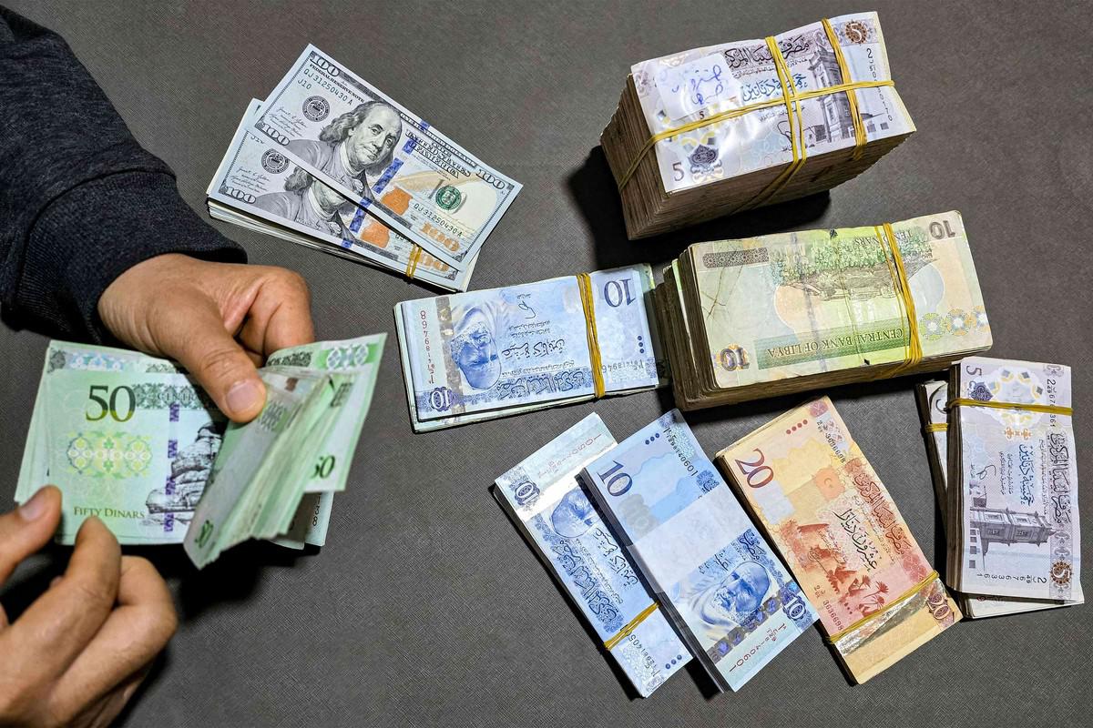 "أنشطة مشبوهة" تمر عبر النظام المالي المحلي