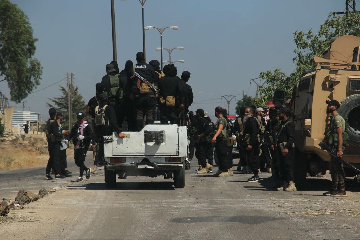 قوات الشرع تمنع حركة المرور واستئناف الحركة التجارية