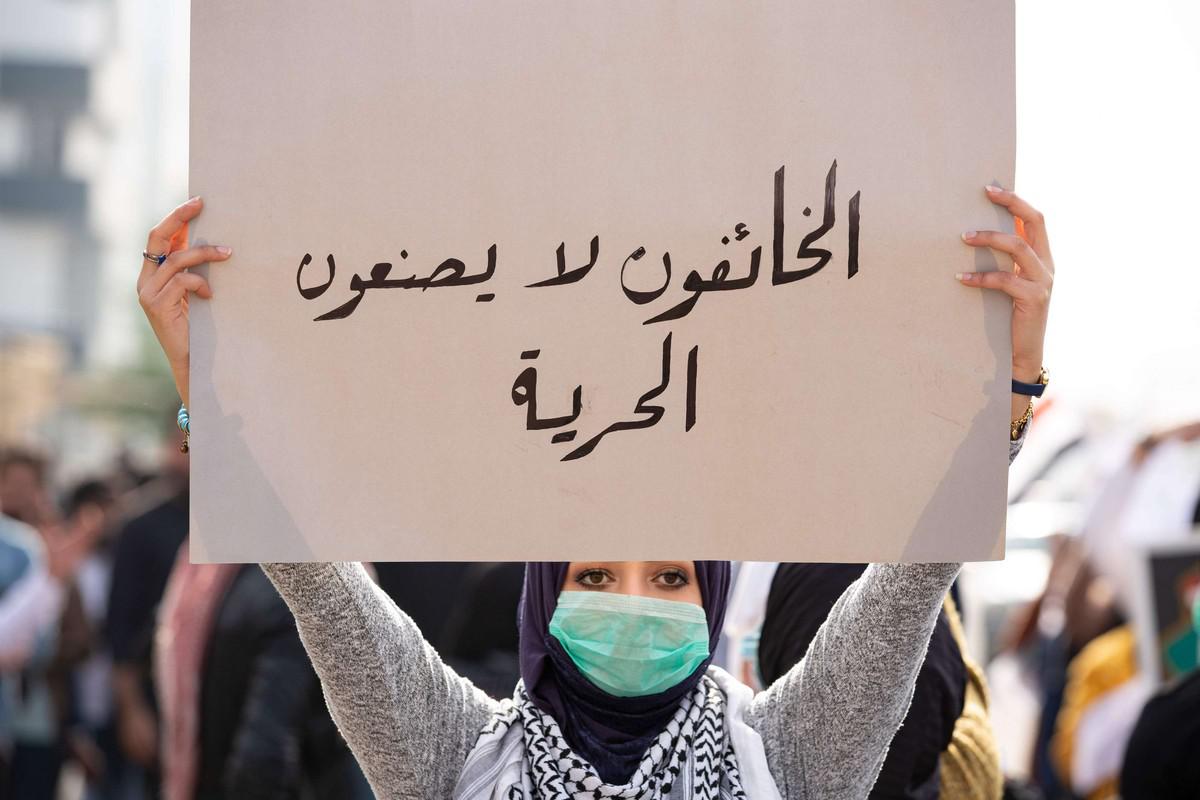 رفض لأي مساع تهدف إلى تكميم الأفواه 