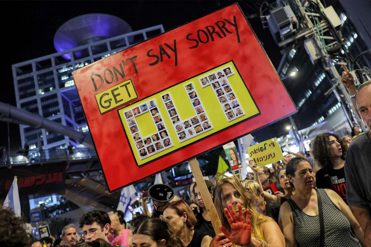 عشرات الآلاف يتظاهرون في تل أبيب مطالبين بإنهاء الحرب