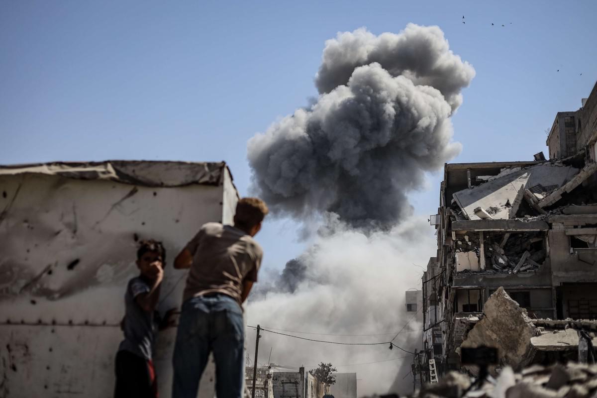 إسرائيل تكثف غاراتها على القطاع الفلسطيني 