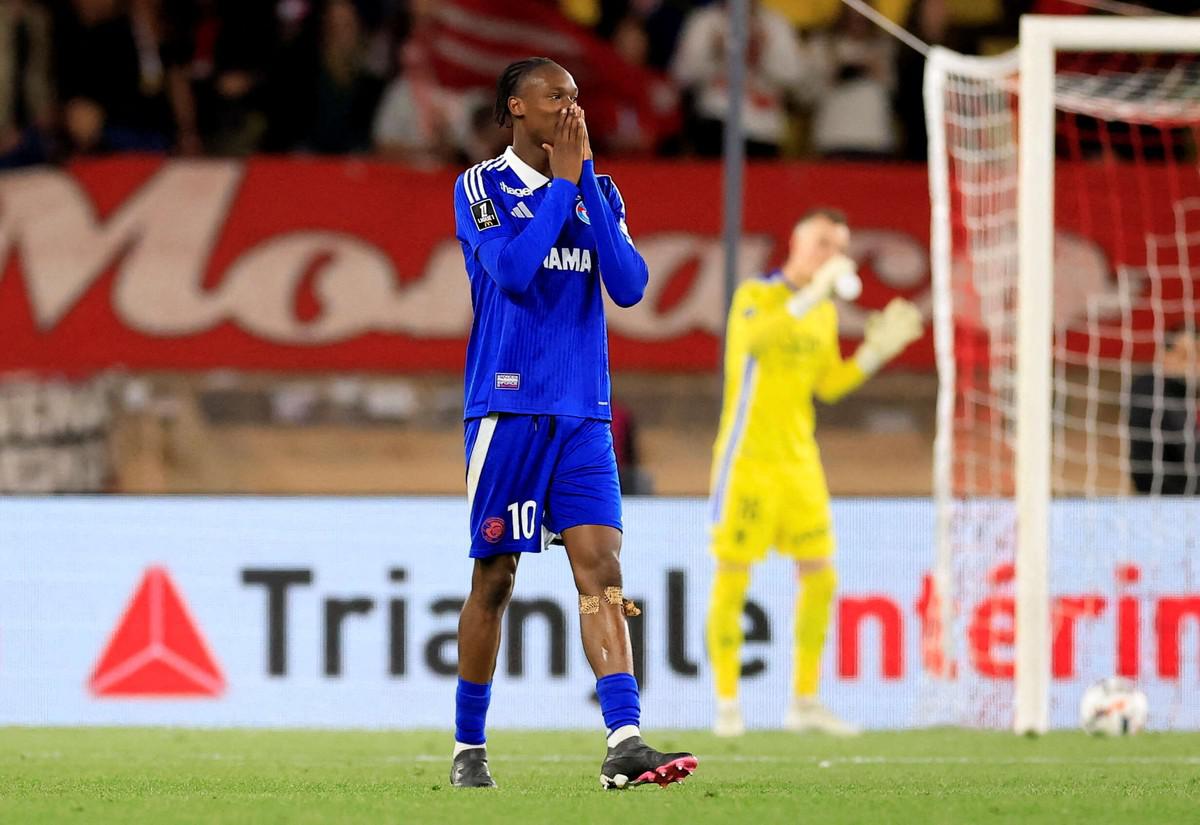 المهاجم الهولندي إيمانويل إيمخا