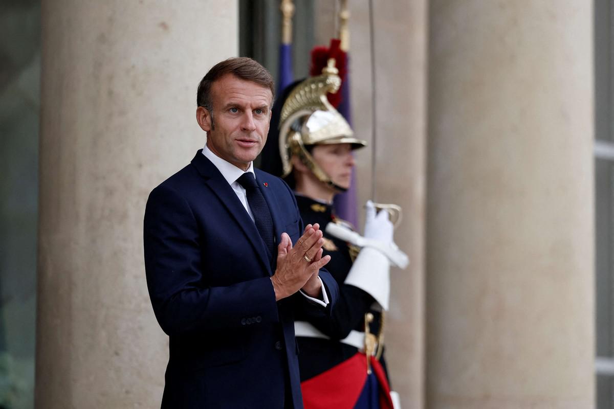 ماكرون يحاول الوقوف في المنتصف 