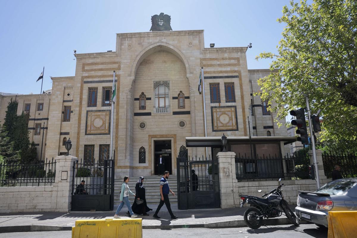  انتخابات أم تعيين لأعضاء مجلس الشعب 