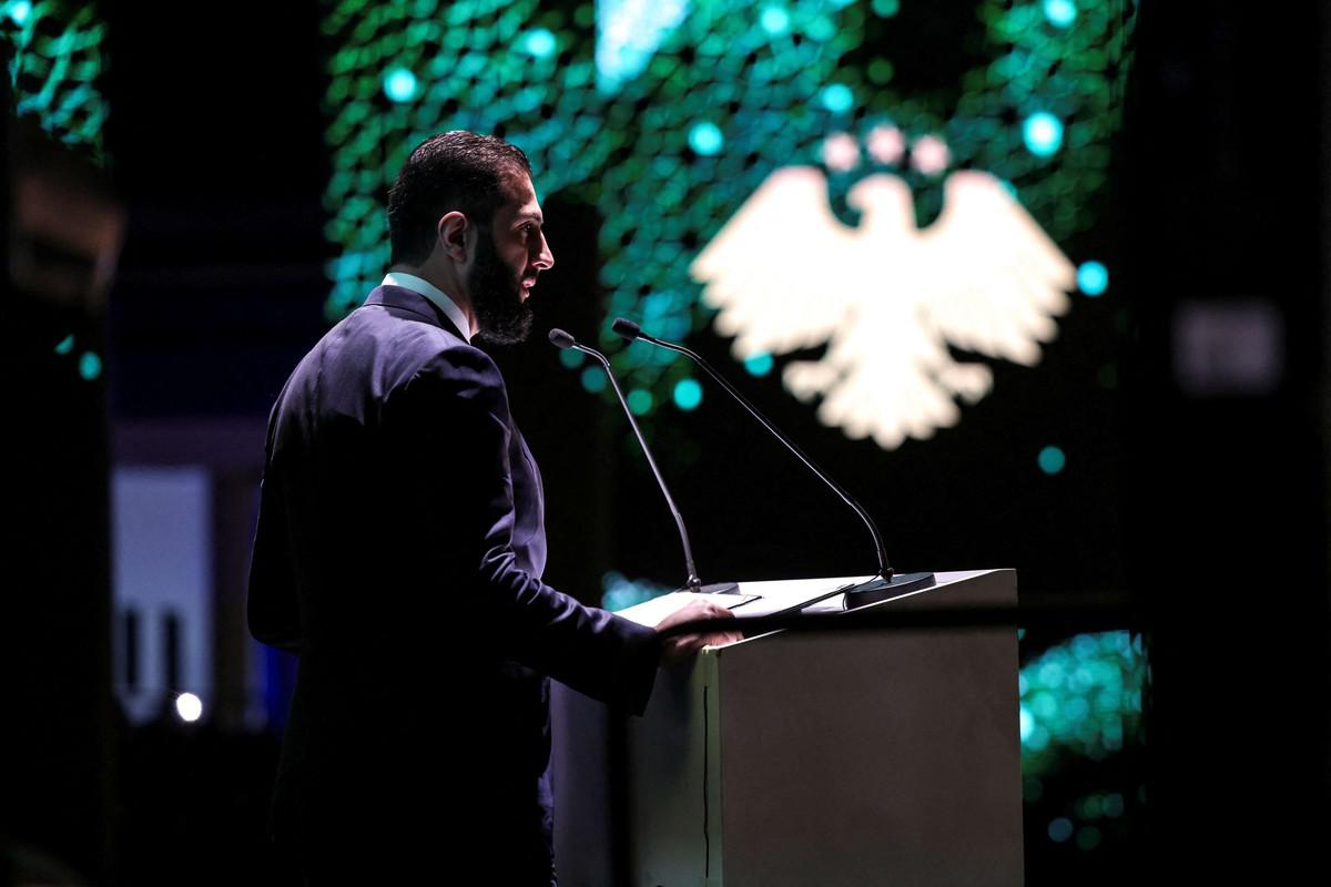 كما ألّه البعض الأسد.. يؤله آخرون اليوم أحمد الشرع