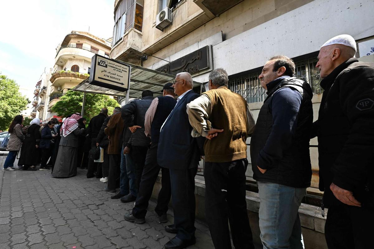 طوابير تدوم لأيام