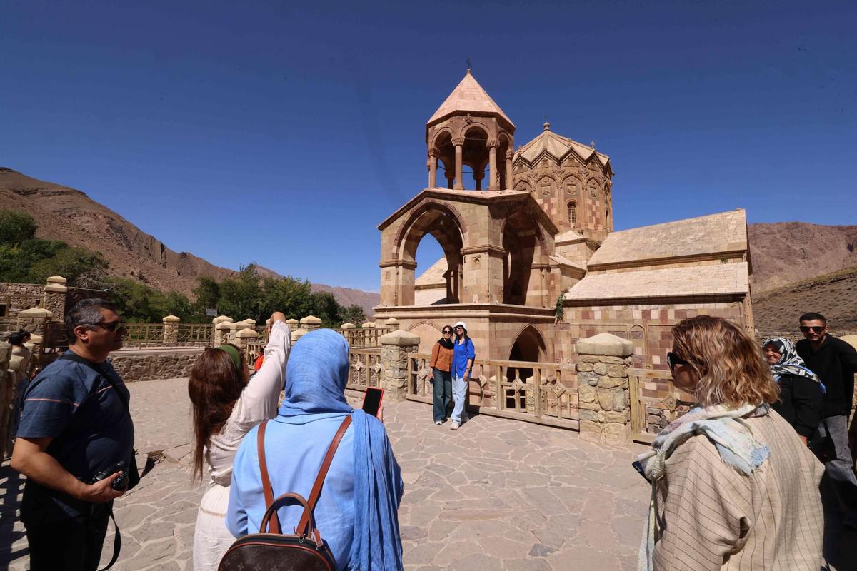 إيران تعول على السياحة