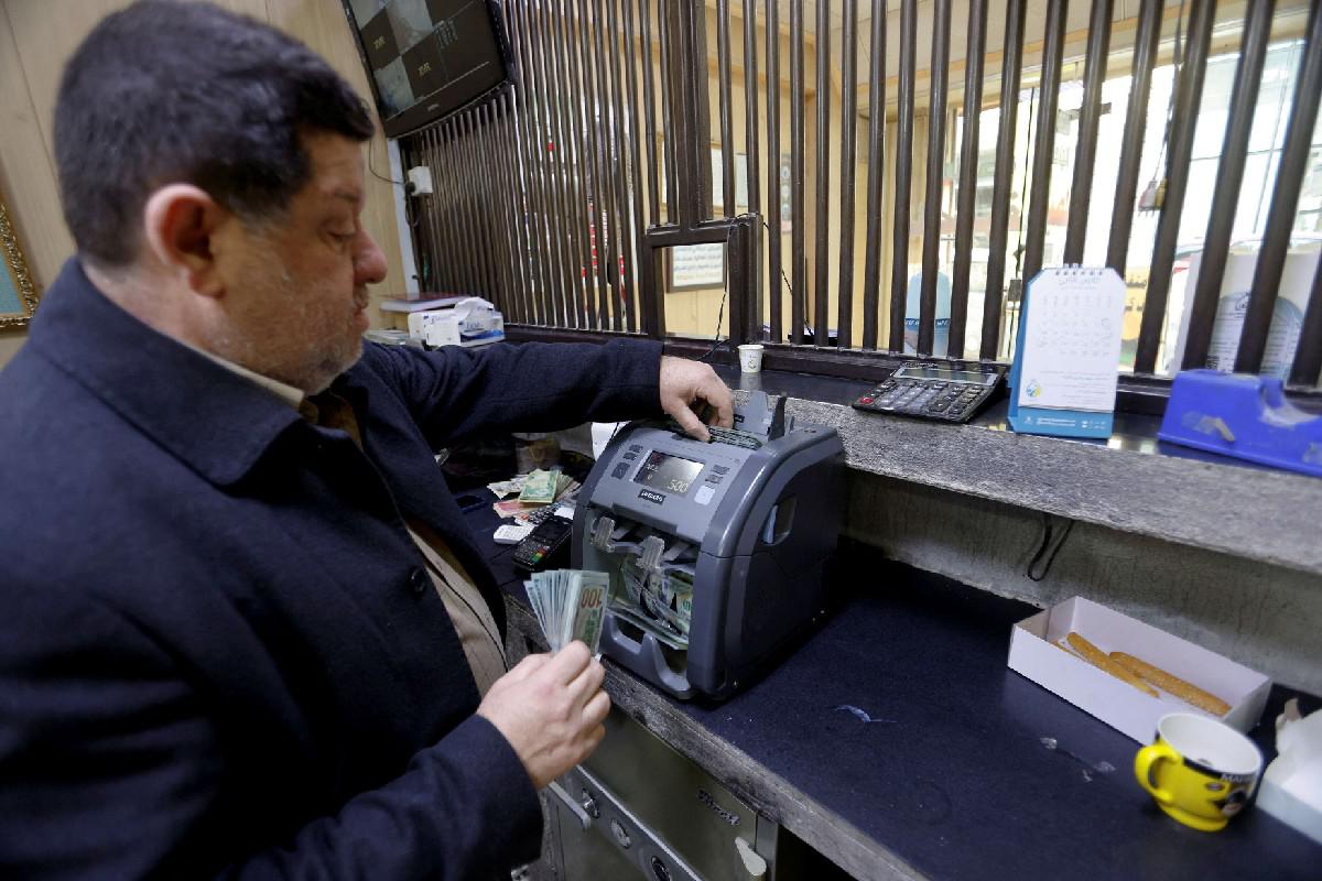 القطاع المصرفي الإيراني يعاني مشاكل هيكلية كبيرة