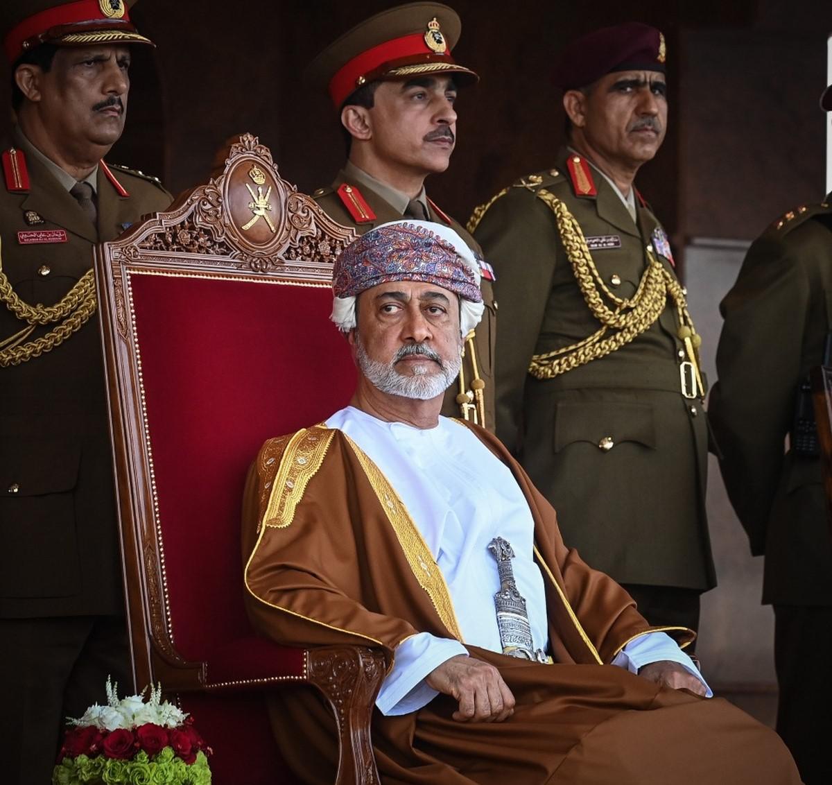 عُمان جسر تواصل واستقرار في محيط مضطرب