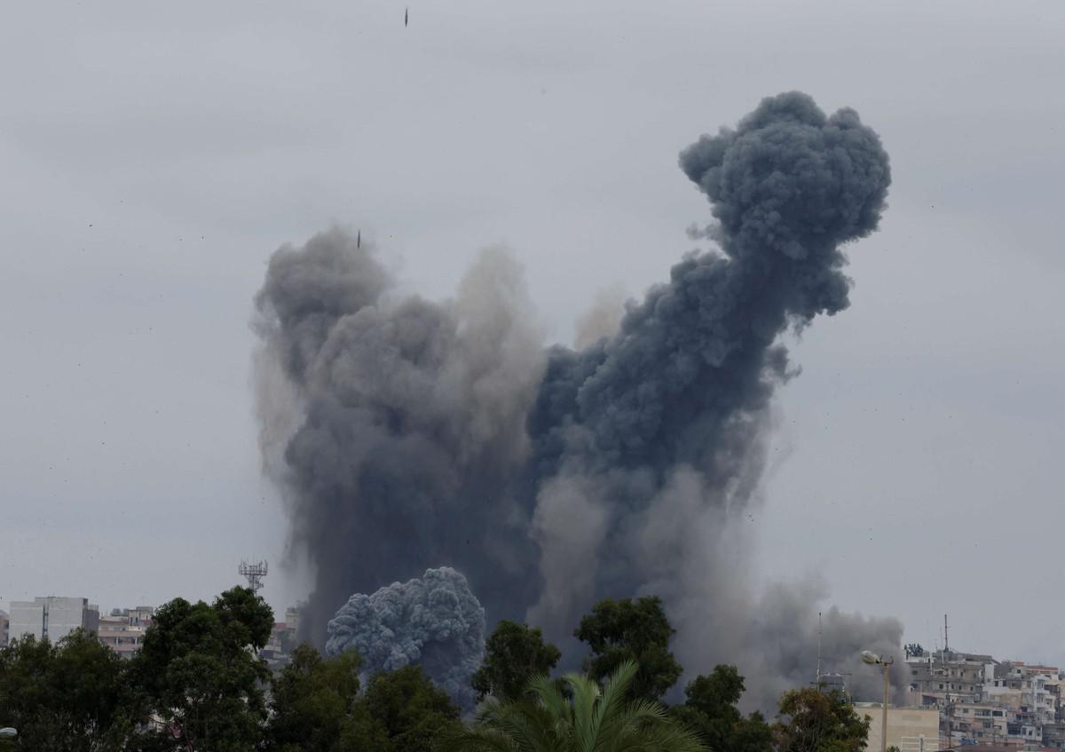 اسرائيل تقول انها تستهدف مواقع حزب الله