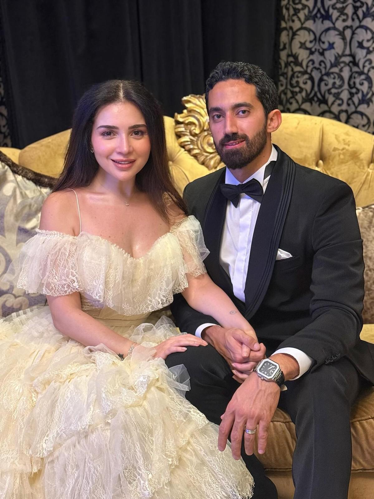 مي عزالدين تدخل القفص الذهبي