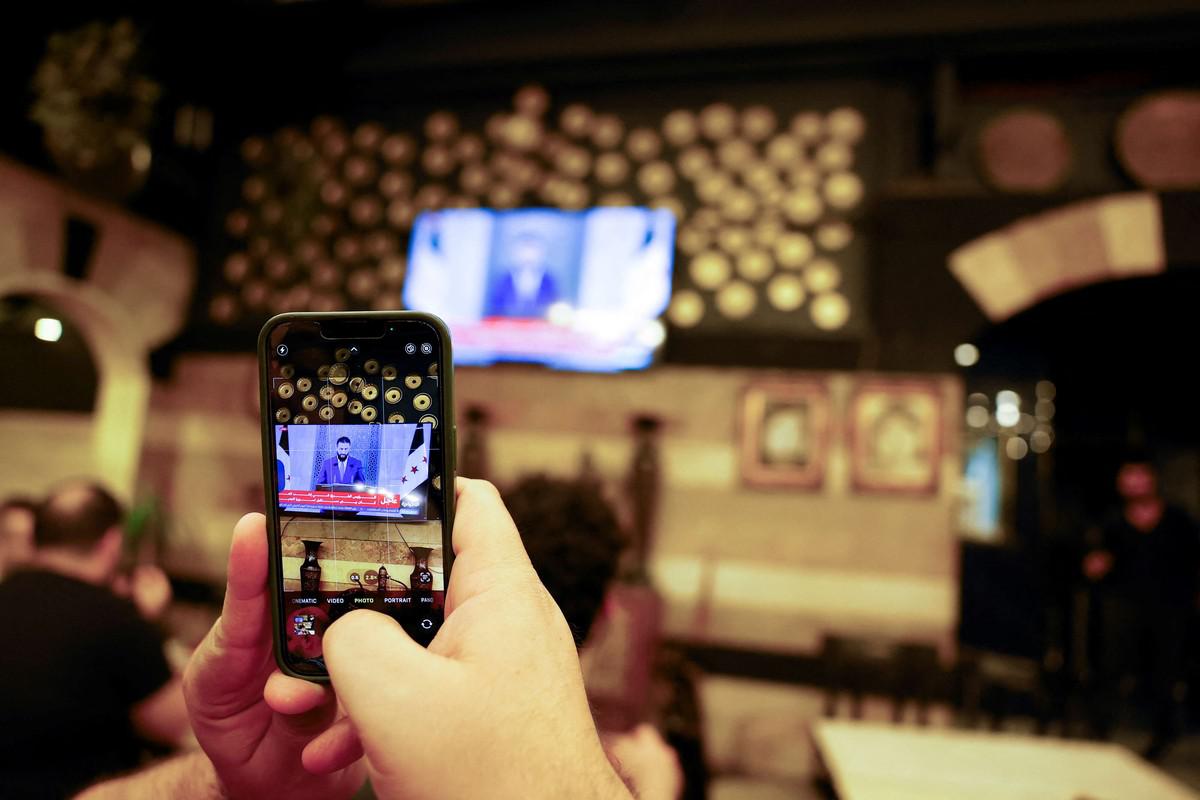 خدمات الاتصالات والإنترنت في العصر الرقمي حاجة أساسية