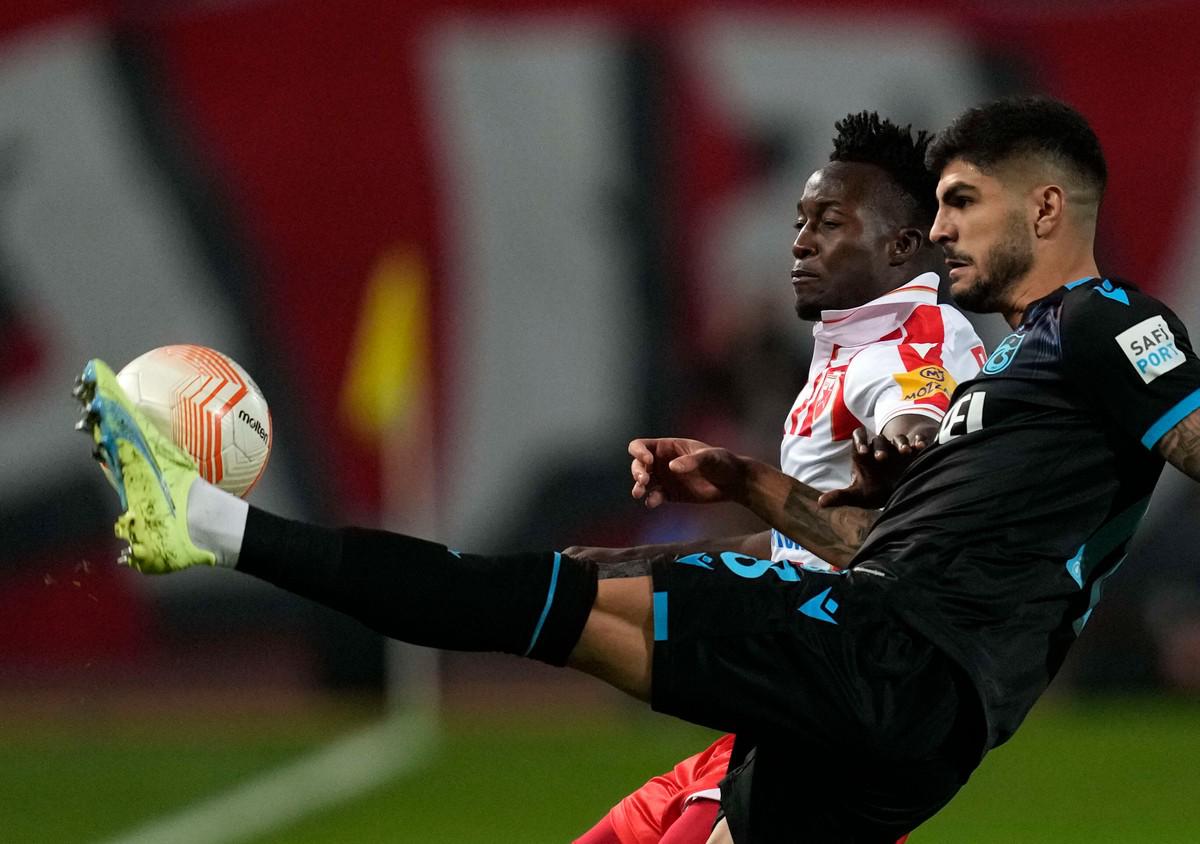 إيرين إلمالي نجم نادي غلطة سراي التركي من بين الموقوفين