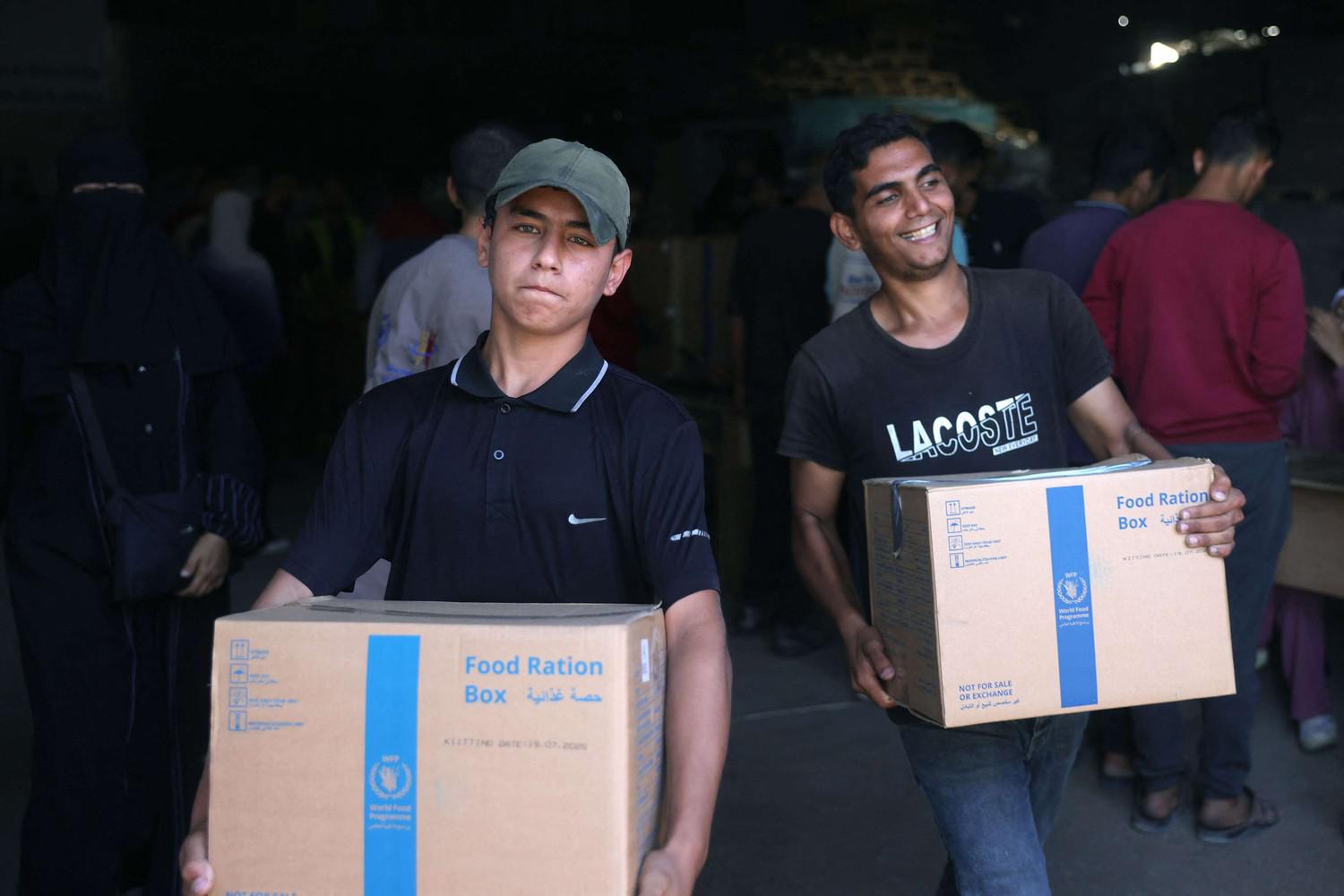 المساعدات تصل والبضائع تنهب