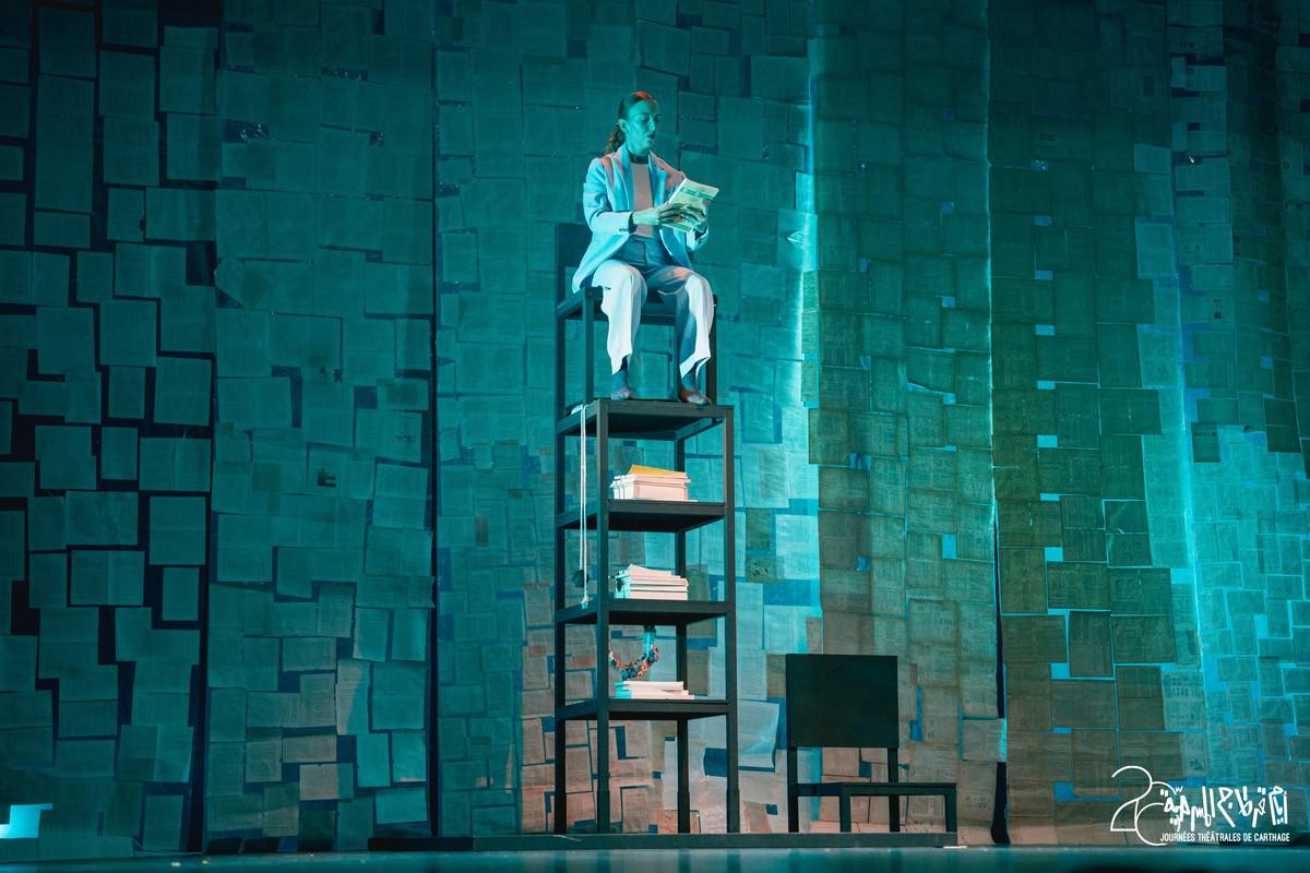 العرض المسرحي 'ريش'