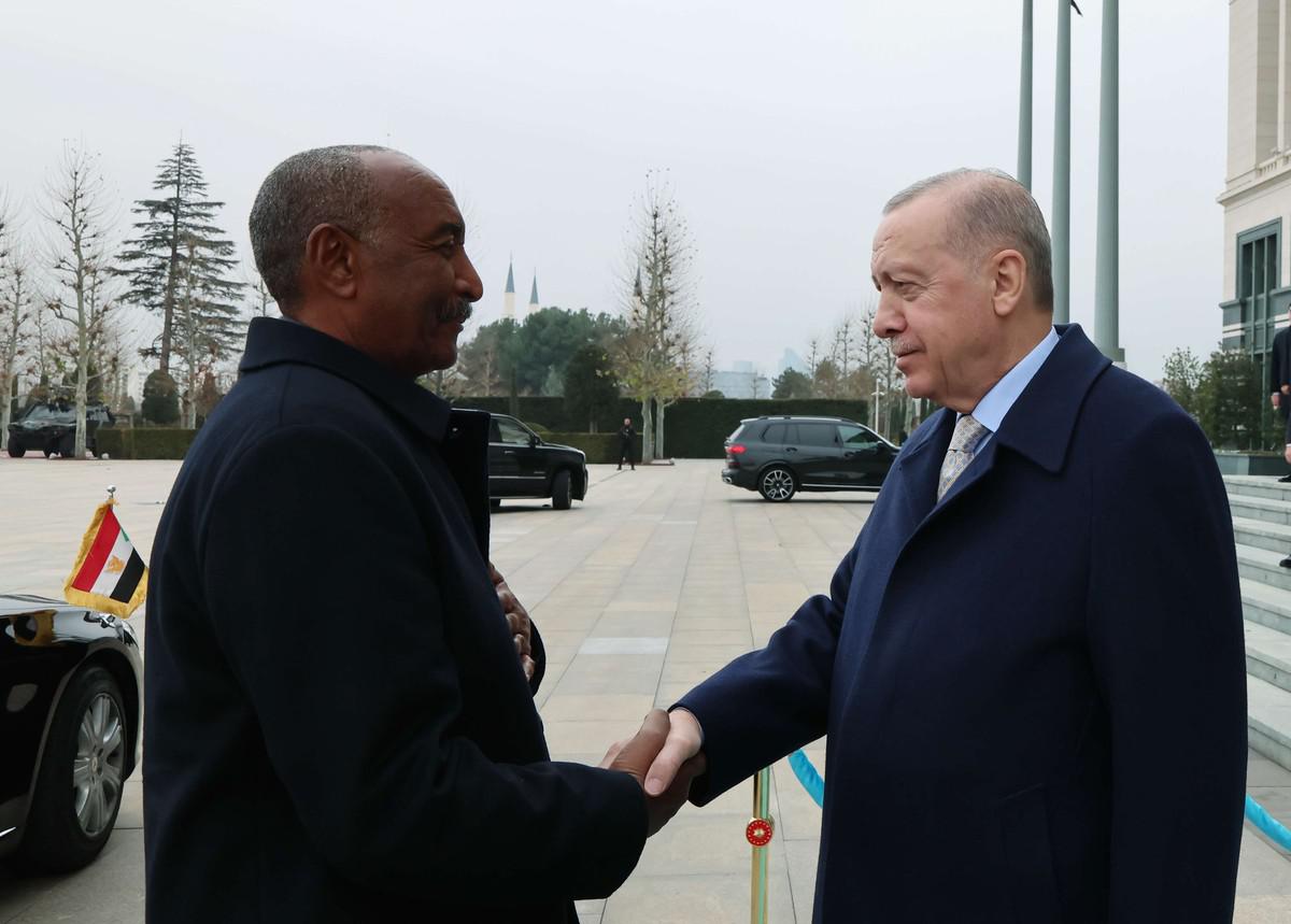 رسائل دعم سياسي وعسكري تركي للبرهان 