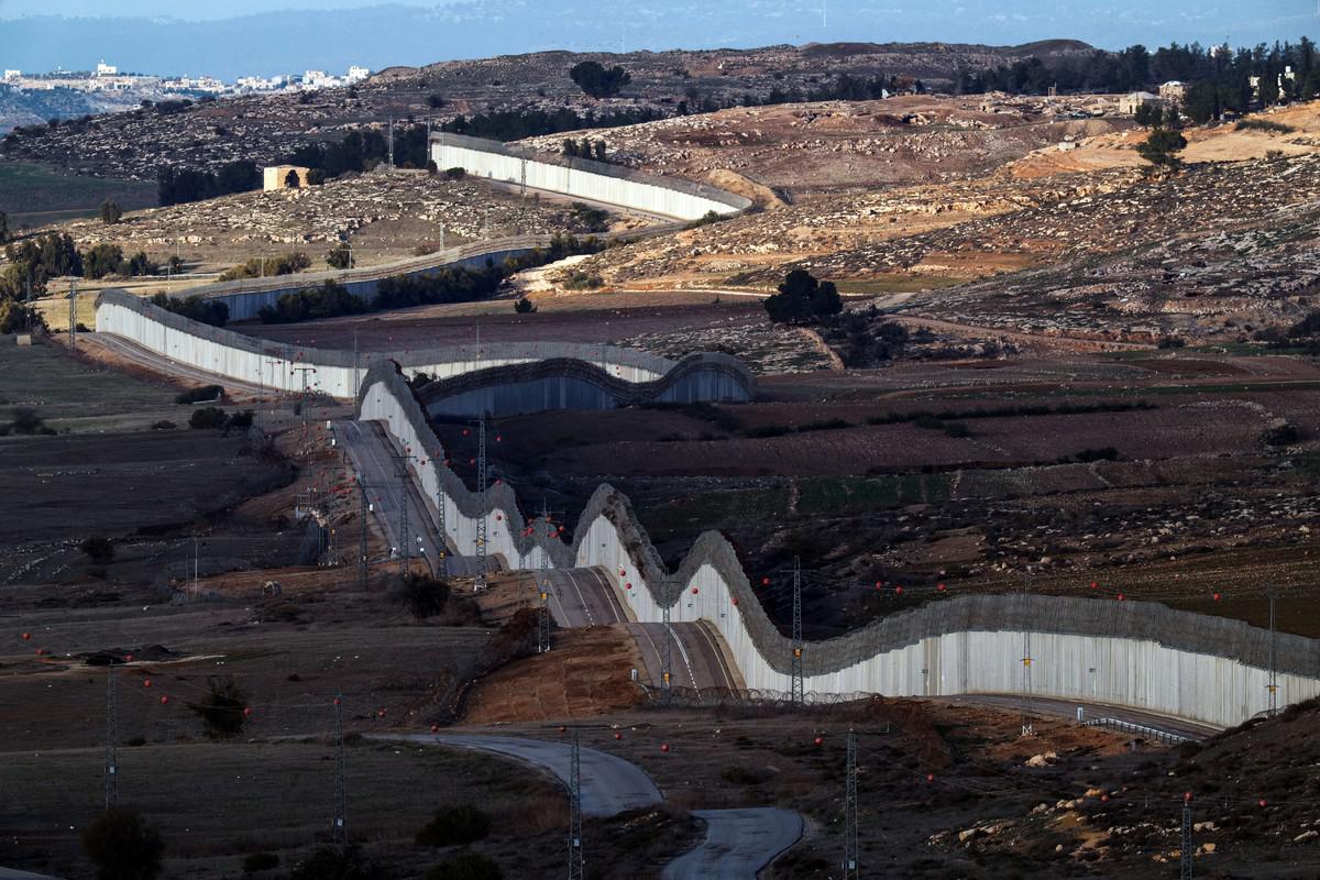 مشروع يصعب الحياة اليومية للفلسطينيين