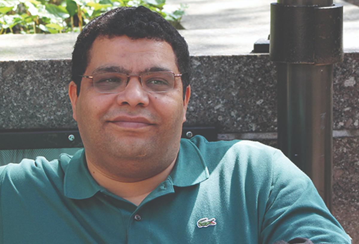 اللباد يعرض كتابه بموضوعية وبلا أي تحامل أو أفكار مسبقة