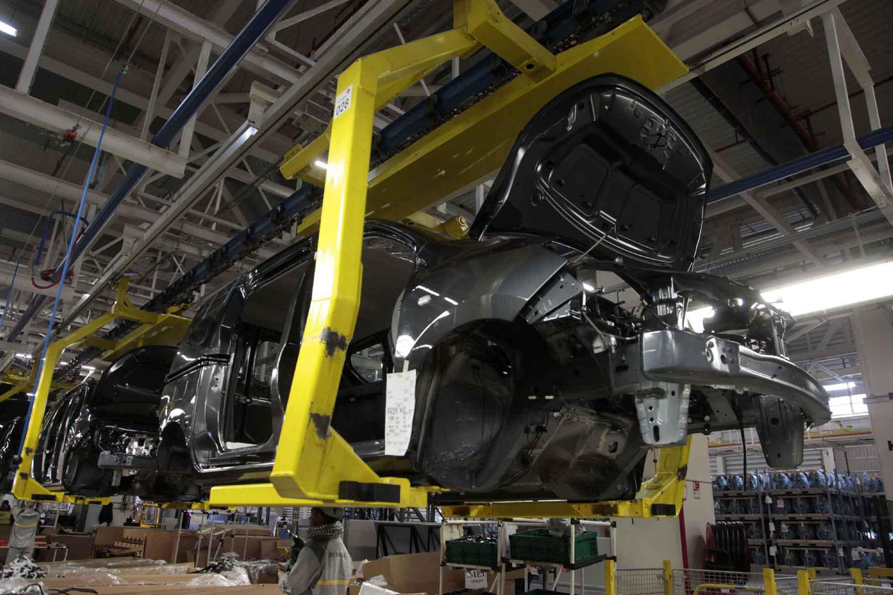 Deeper integration into complex global value chains