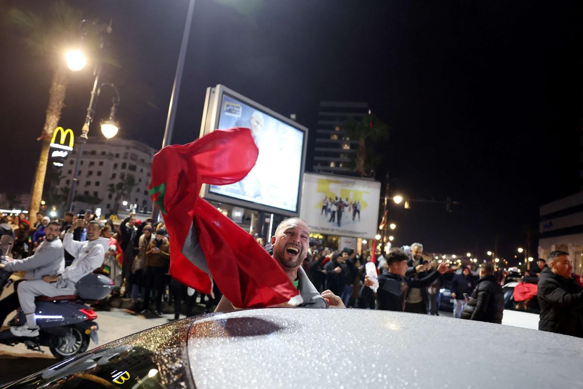 فرحة عامة تعم مدن المغرب عقب تأهل المنتخب للدور النهائي