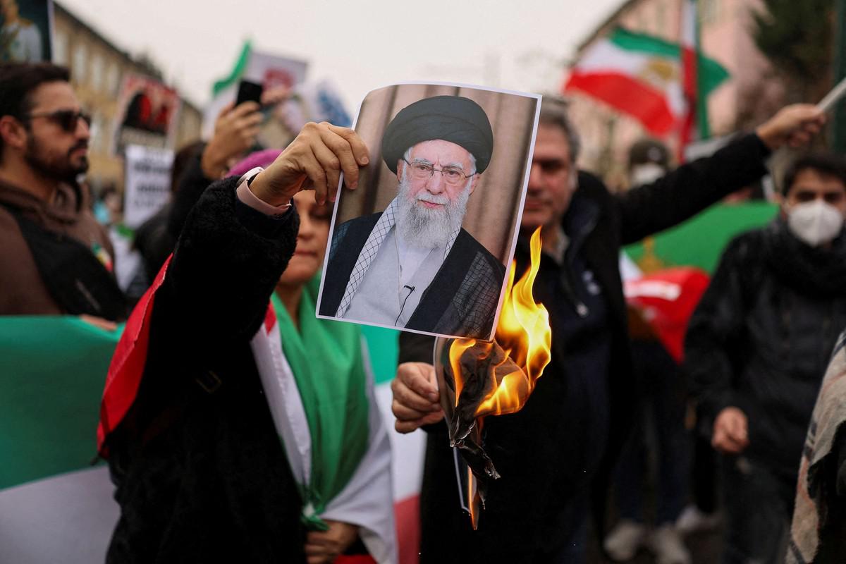 النظام الايراني في مأزق لكنه لايزال صامدا