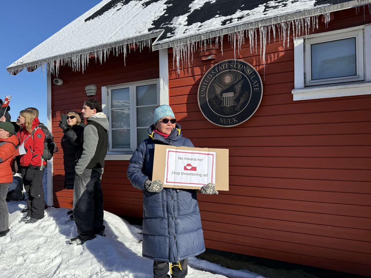 سكان الجزيرة يرفضون السيطرة الأميركية