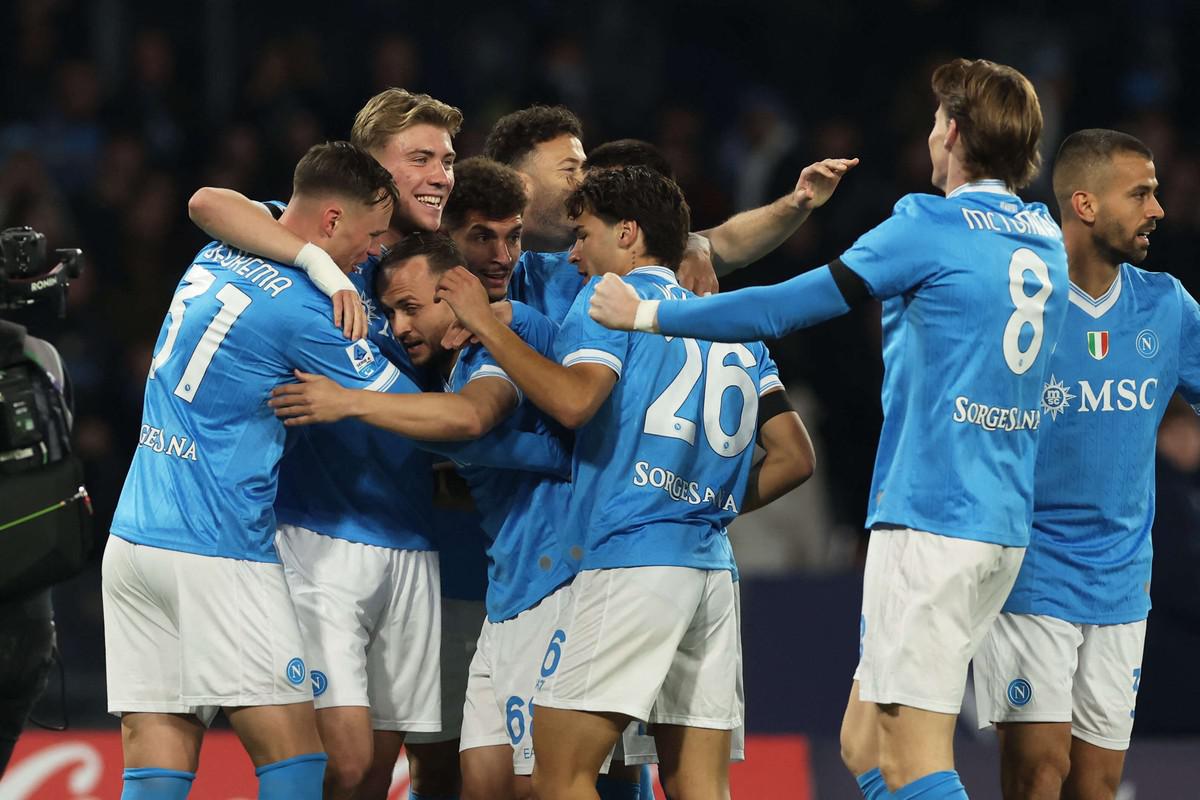 فوز صعب ينعش امال نابولي