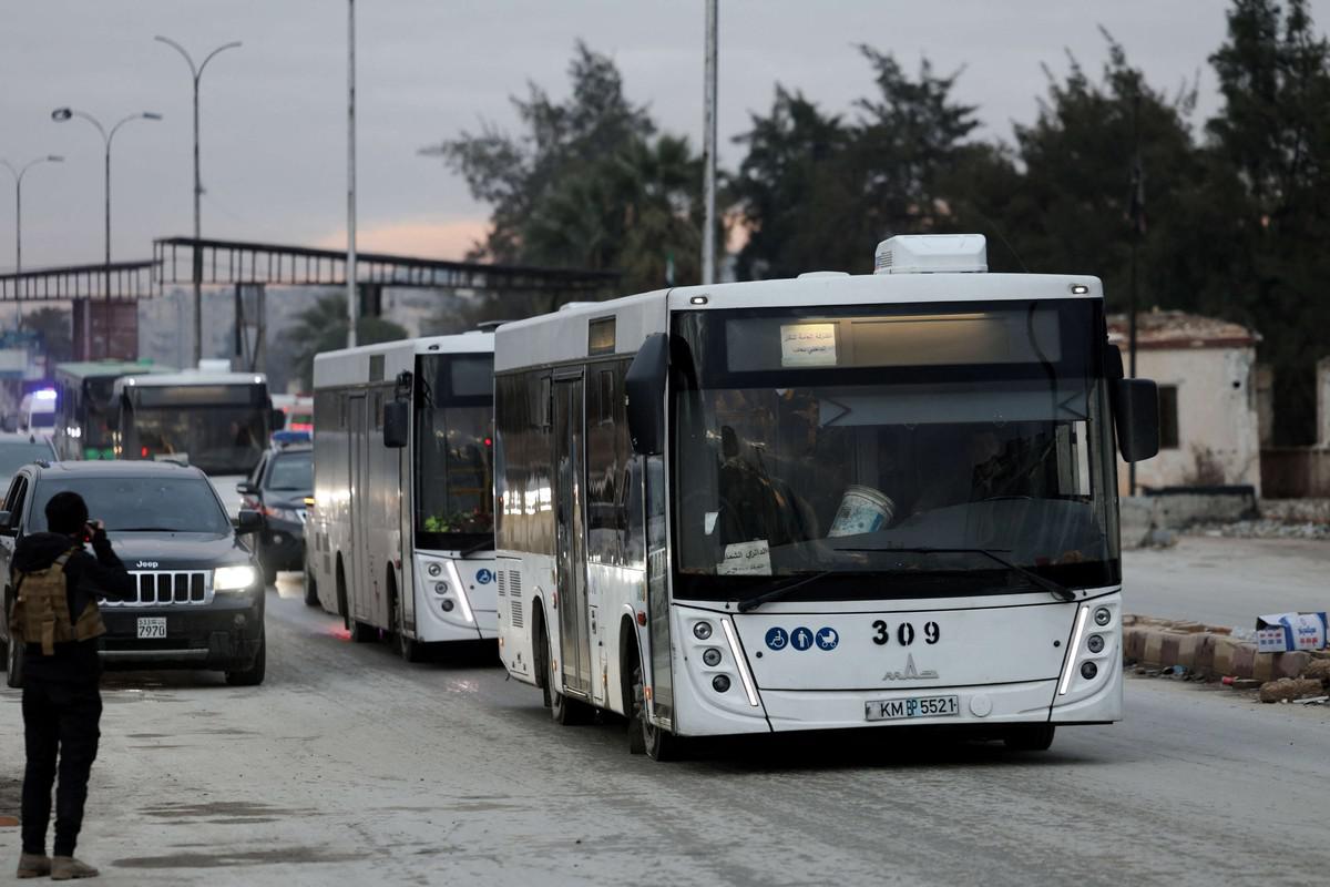 خروج بعد اشتباكات دامية