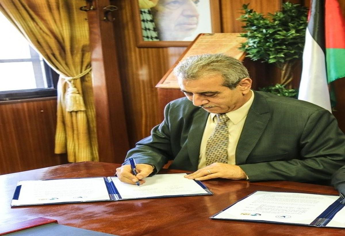 شعث  يريد دفع أنقاض الحرب إلى البحر  