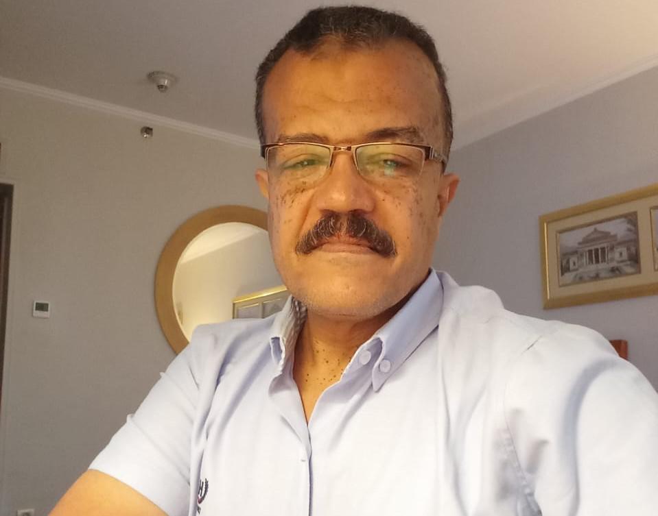 الكاتب محمد عطية محمود