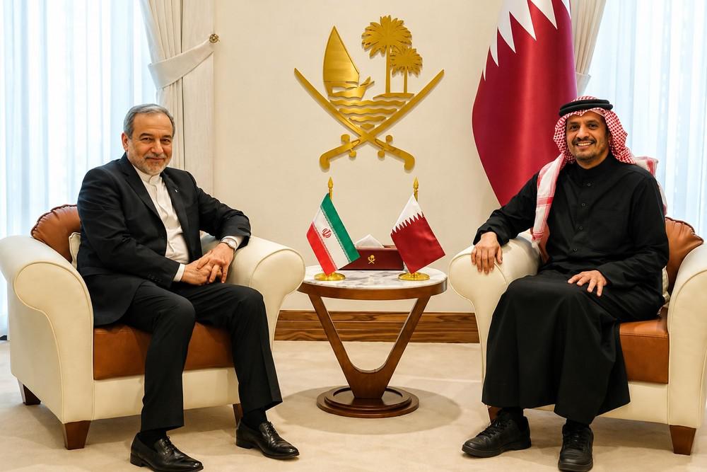 وزيرا خارجية قطر الشيخ محمد بن عبدالرحمان والايراني عباس عراقجي