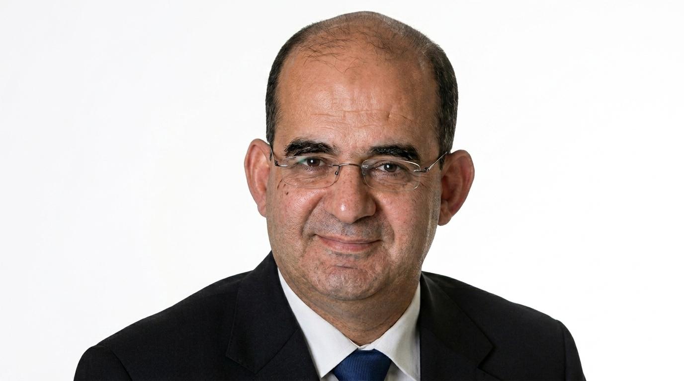 الكاتب سامر أبو شندي