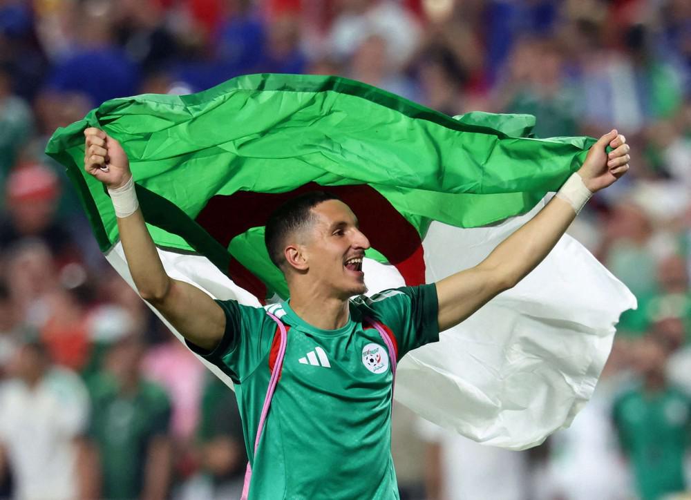لاعب جزائري