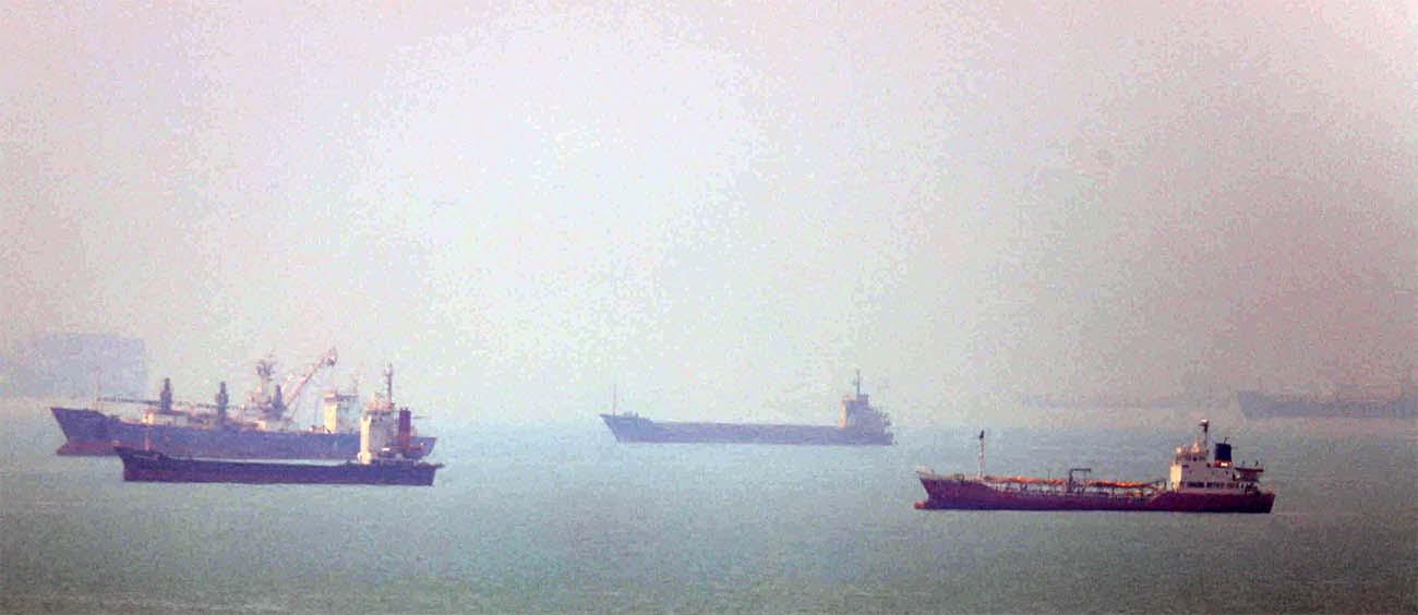 Vessels sailing through the Strait of Hormuz