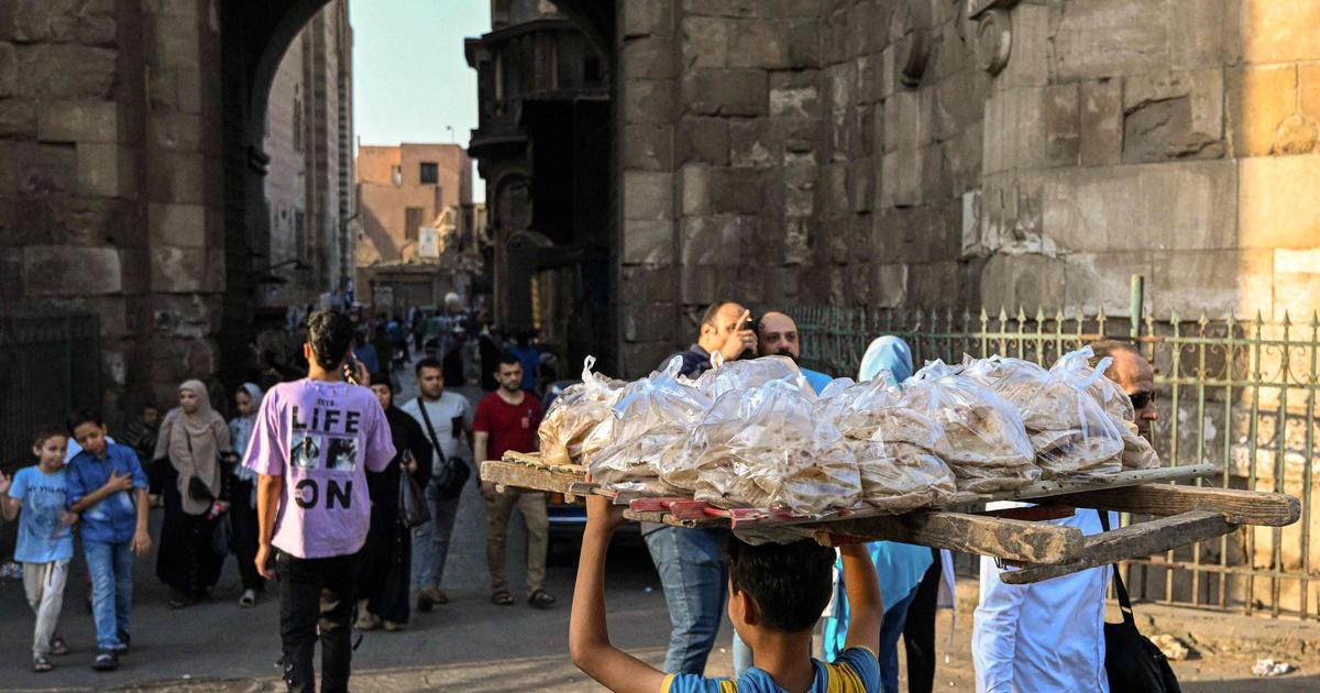 الصالح نيوز : 
  البرلمان المصري يرفض خفض مدة مراجعة الدعم النقدي للعائلات الفقيرة
