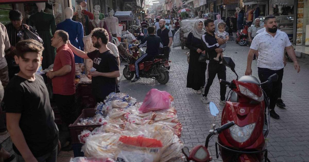 الصالح نيوز : 
  سيطرة المعارضة السورية على حلب تحيي آمال النازحين بالعودة
