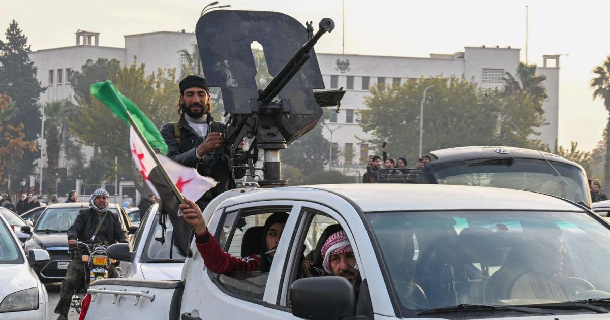 الصالح نيوز : 
  دمشق في قبضة الفصائل المسلحة والأسد يغادر لوجهة غير معلومة
