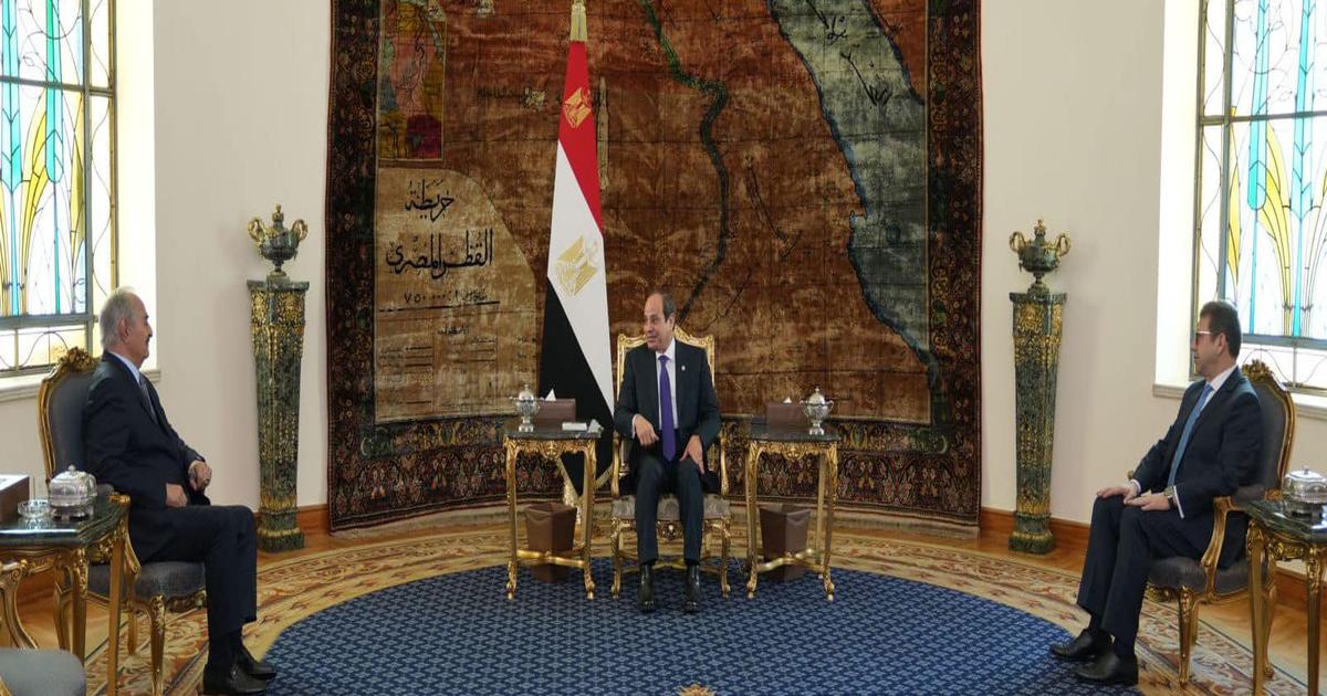 الصالح نيوز : 
  السيسي يلتقي حفتر على وقع جهود مصرية لحلحلة الأزمة الليبية
