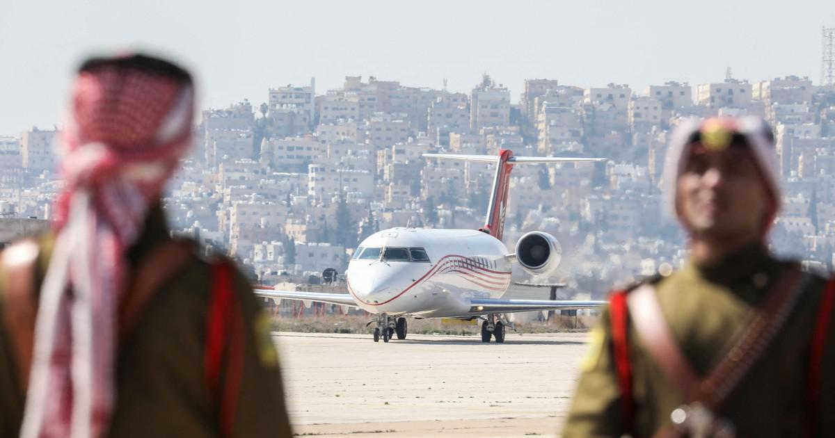 الصالح نيوز : 
  اجتماع رباعي لتركيا والأردن وسوريا والعراق لمنع التحركات الإرهابية
