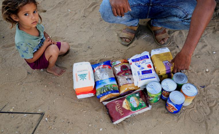 الغزيون يدفعون ثمن تسييس المساعدات 